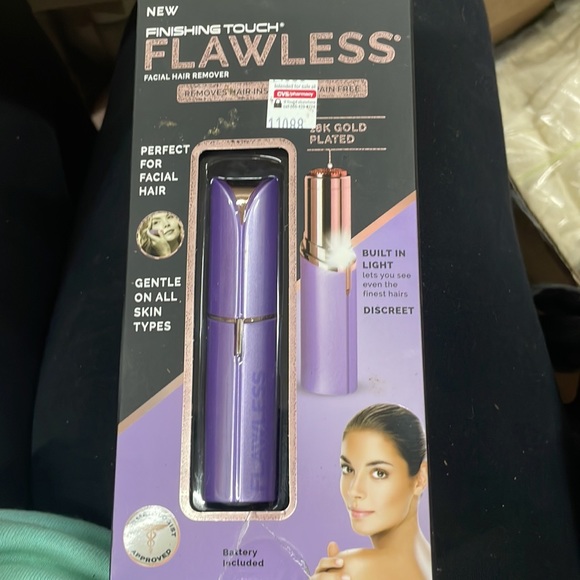 Compact LED Mirror and Flawless Facial Hair Remover - Picture 2 of 5